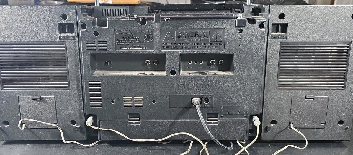 Vintage Soundesign Model 4949 AM/FM Radio Cassette Player Boombox No CD Player