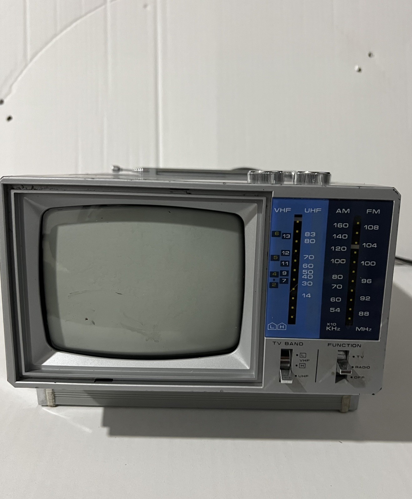 Vintage Lloyds TV- FM/AM Radio WORKS TESTED
