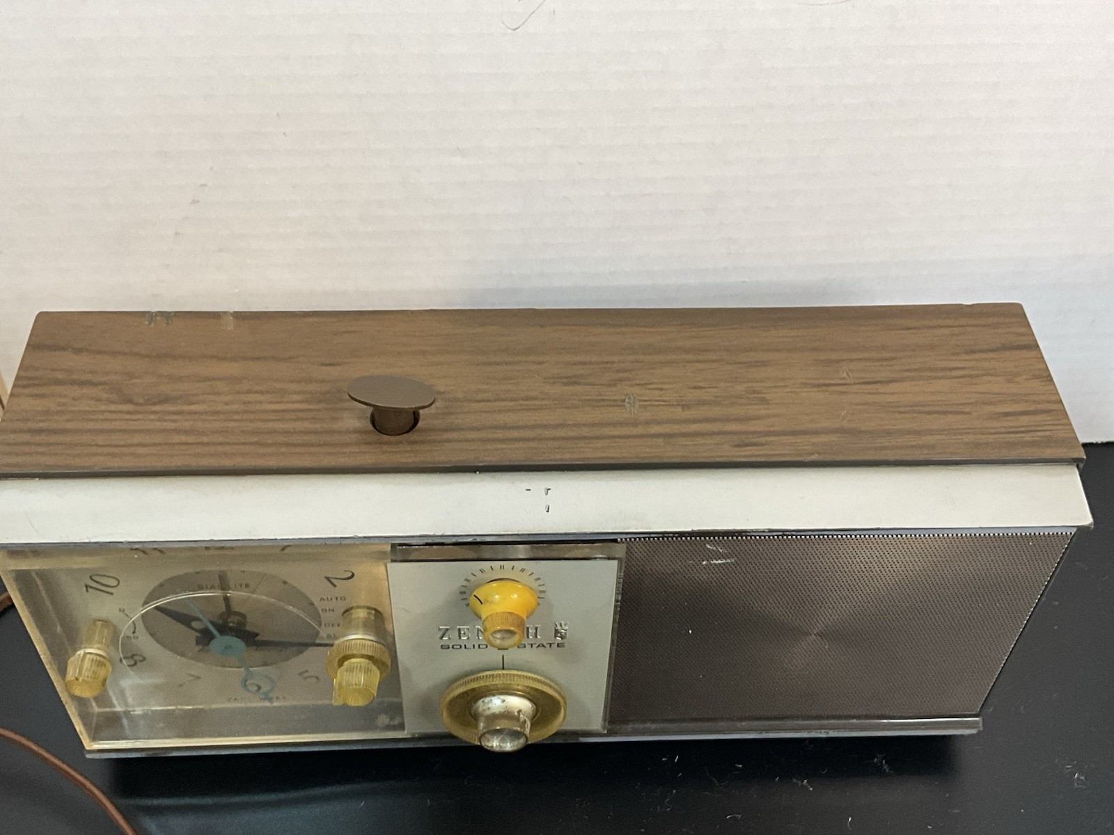 Zenith Touch ‘n Snooze Vintage AM Clock Radio 1960/70s. READ