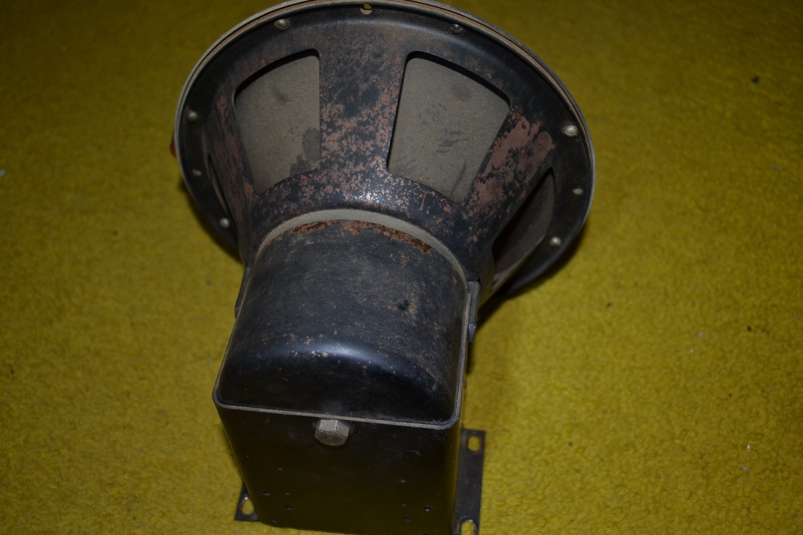 JENSEN / MAGNAVOX field coil pedestal speaker sounds Ok , original surround bad