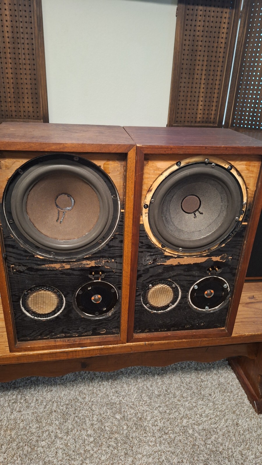ACOUSTIC RESEARCH AR-2AX Speakers Great Sound Selling for parts so No Return