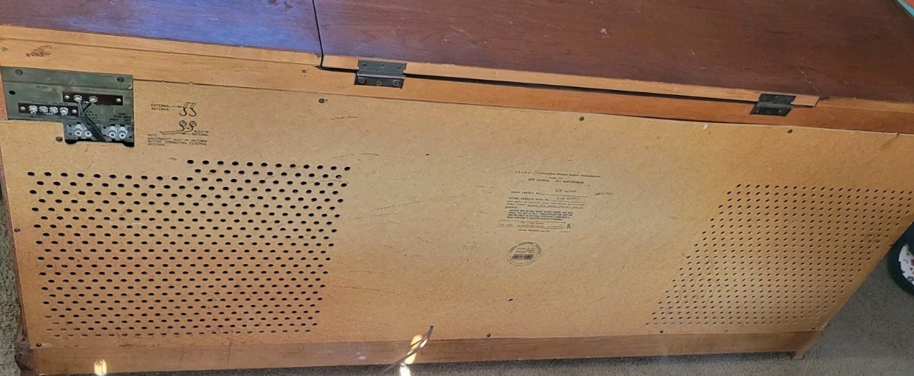 Vintage Sears Silvertone Stereo Phonograph Radio FM/AM Model 3076 Colonial