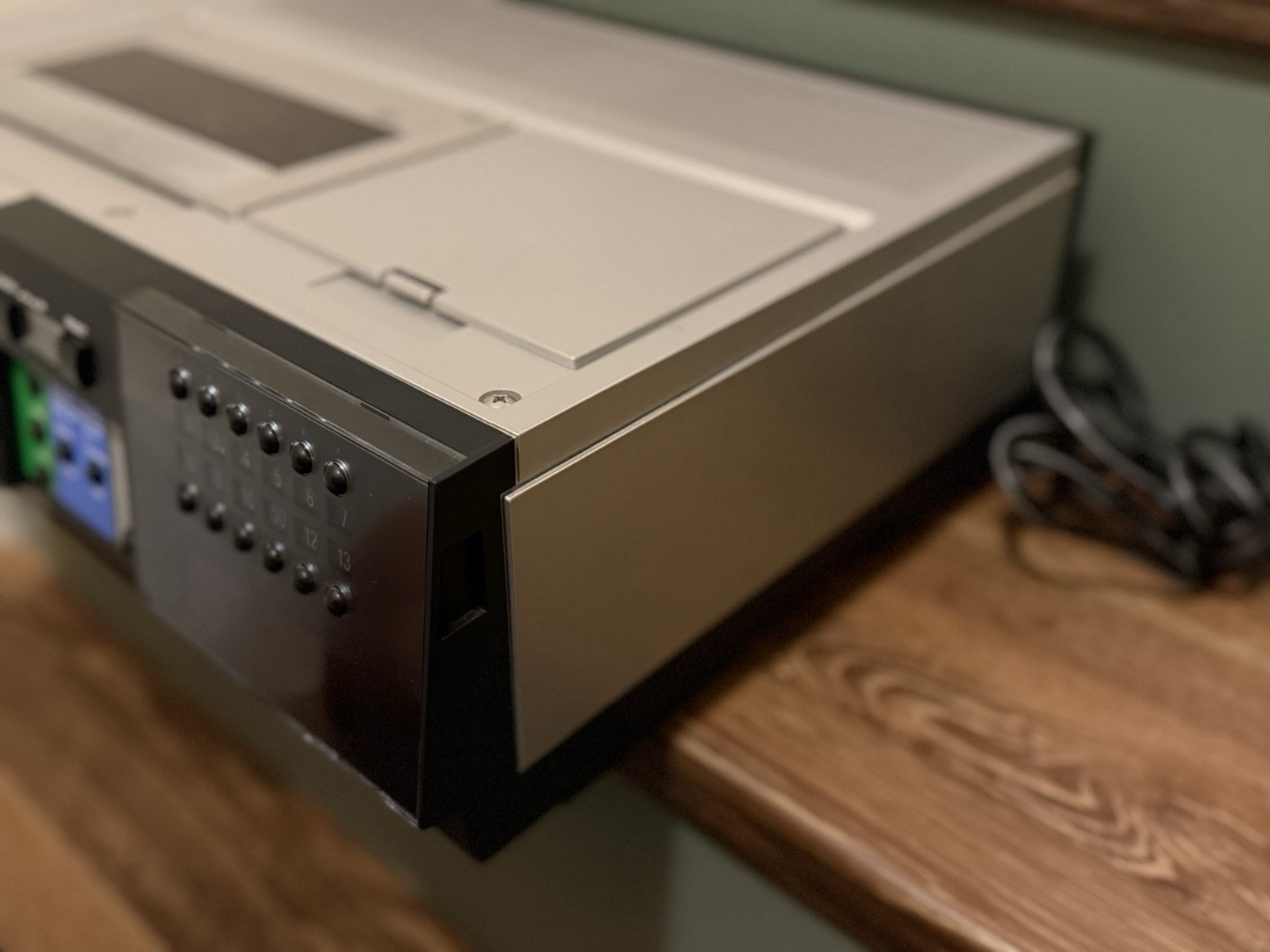 JVC HR-7100U ***FOR PARTS NOT WORKING*** The Goldbergs VHS VCR Player