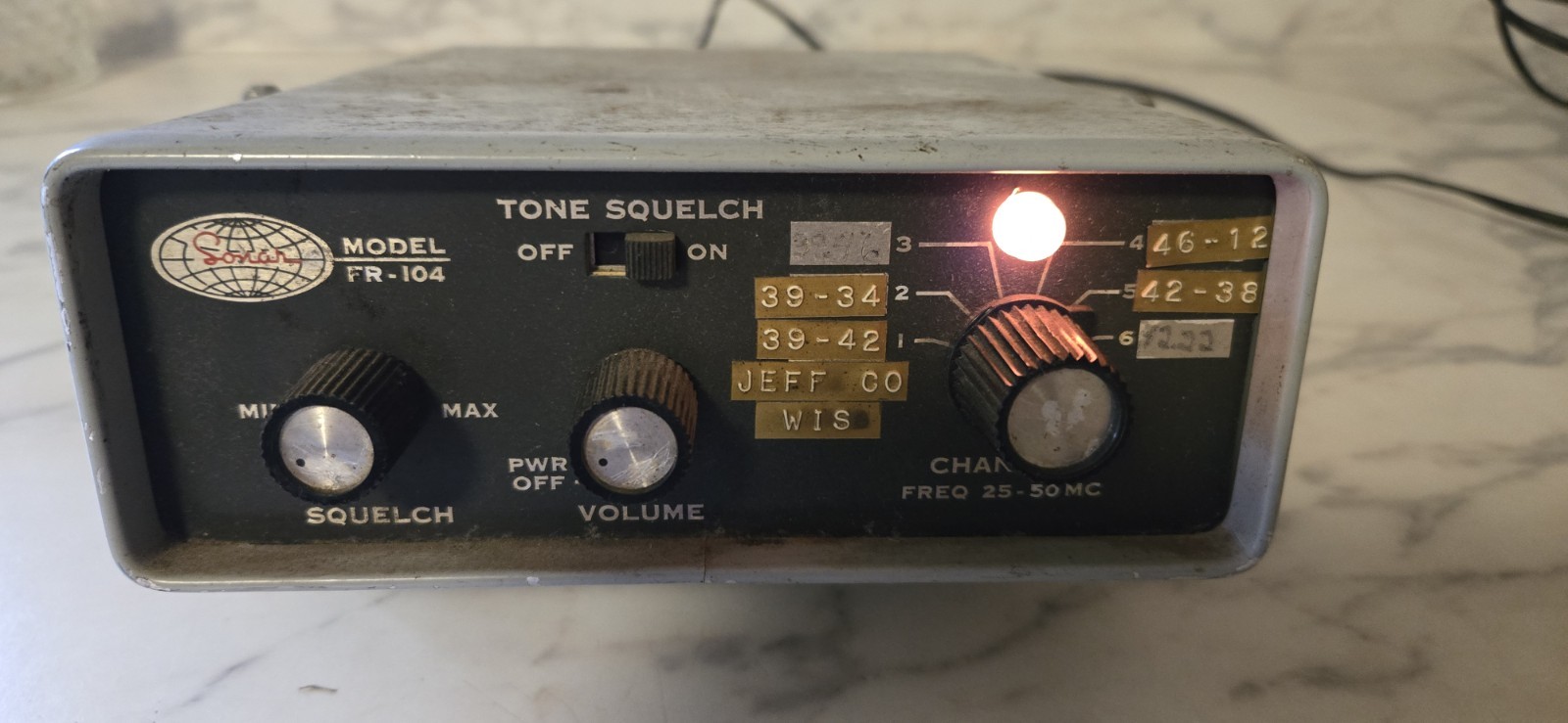 Vintage Sonar Model FR -104 Scan FM Monitor Receiver powers up