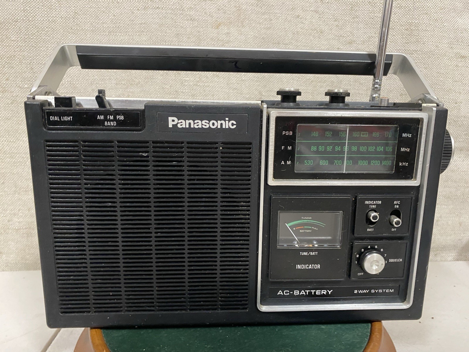 Vintage Panasonic RF-1060 AM/FM Portable Radio 70s