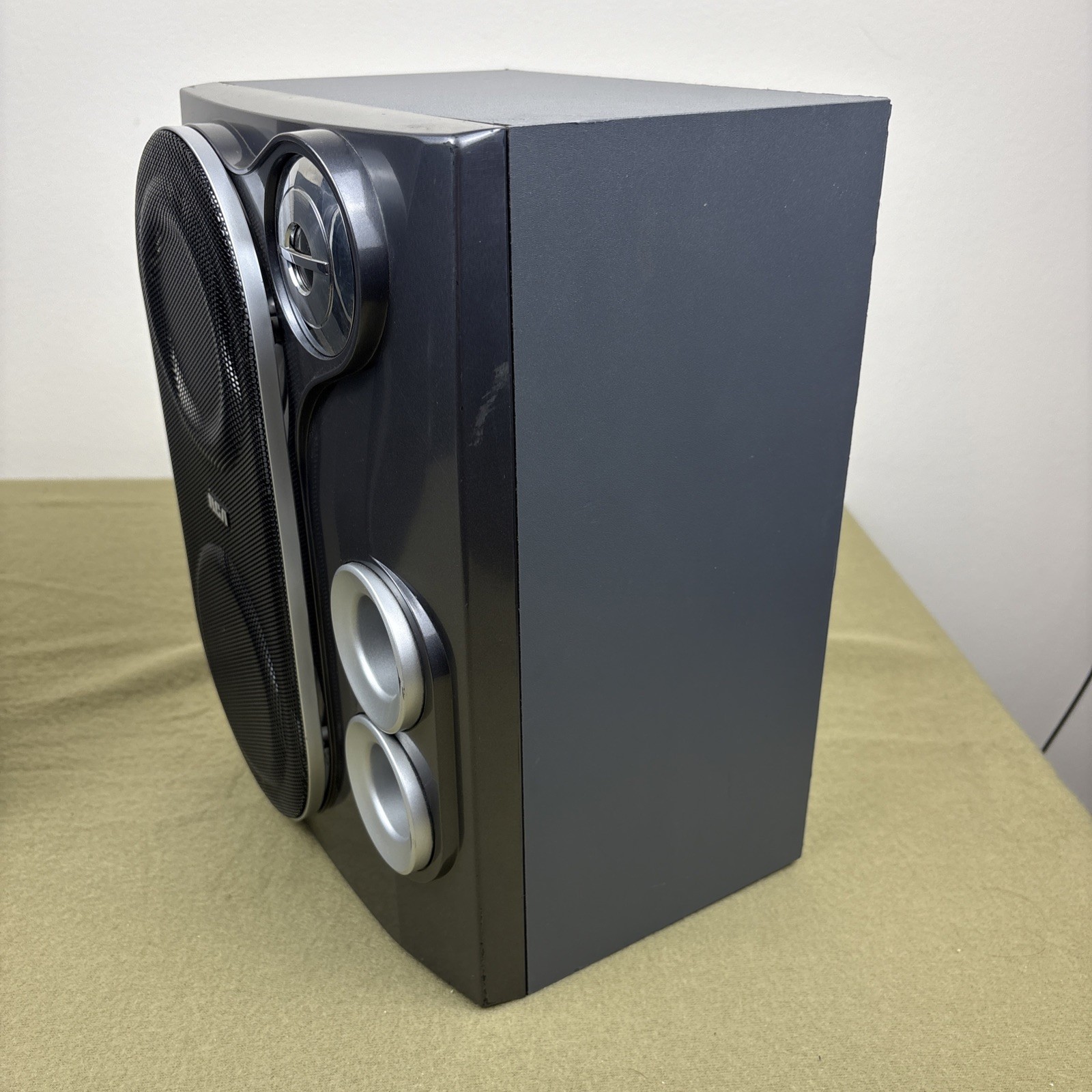 Pair of RCA RS2625 Bookshelf Stereo Speakers – Tested & Working