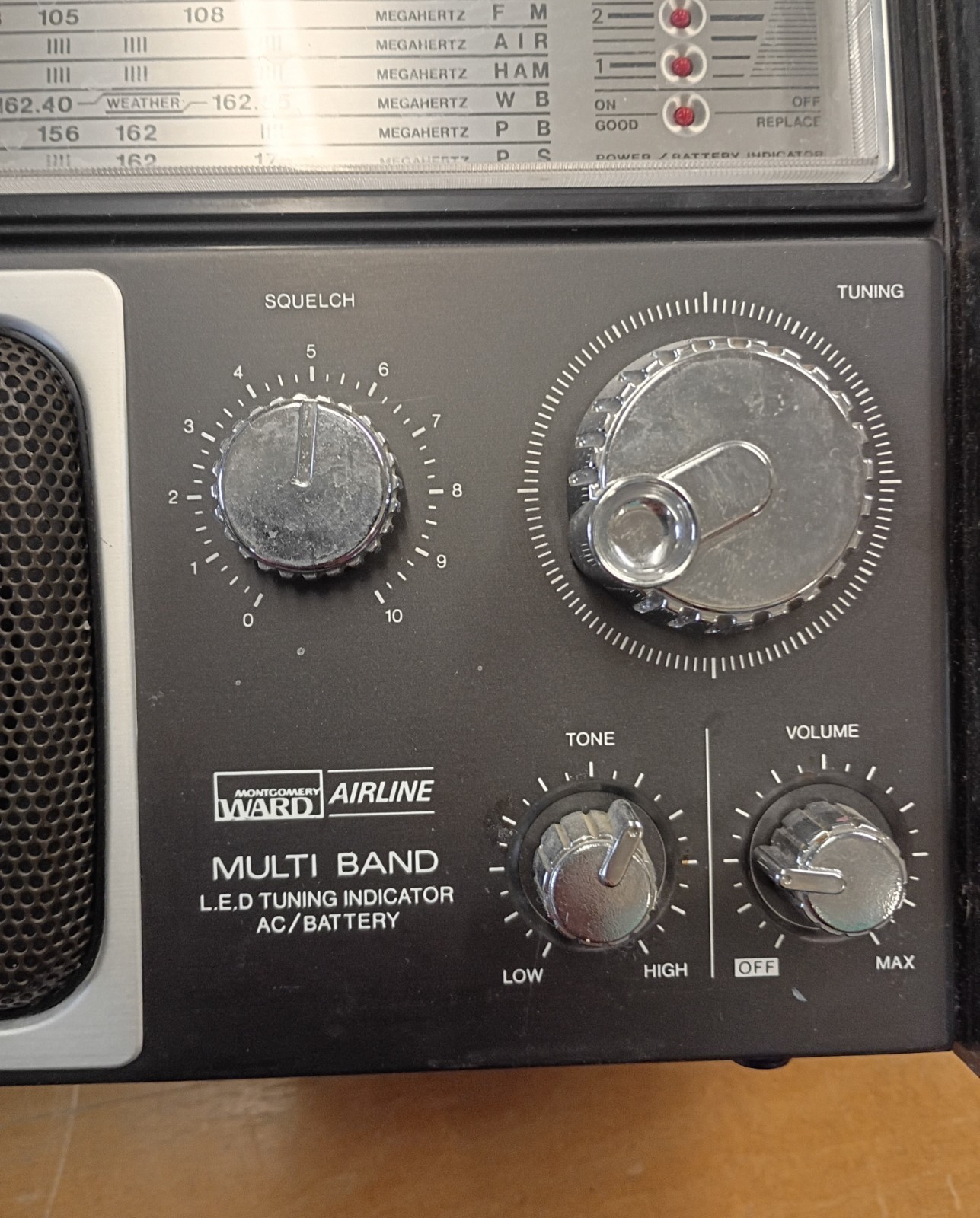 Vintage Montgomery Ward Airline Gen- 1479A Multi 5 Band Radio