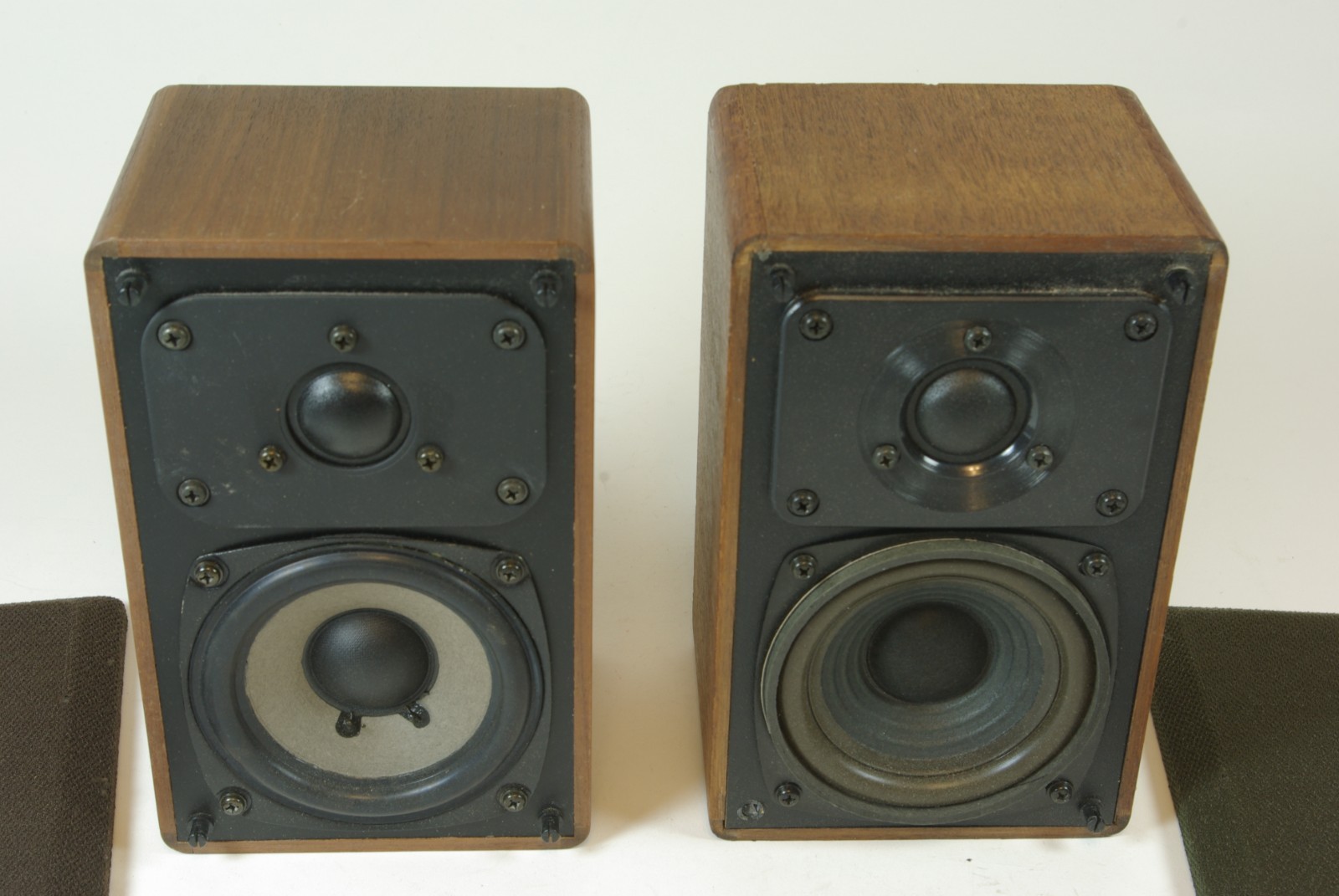 Vintage Realistic Minimus 7W Speakers Pair Walnut Wood 8 Ohms 40W Working Fine
