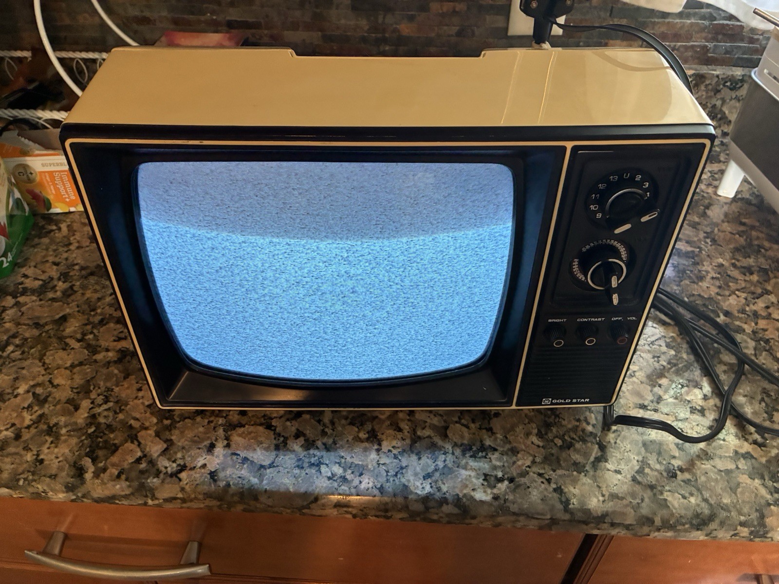 VINTAGE GOLD STAR CRT TV Yellow Retro Black & White 1982 UHF VHF w Antenna