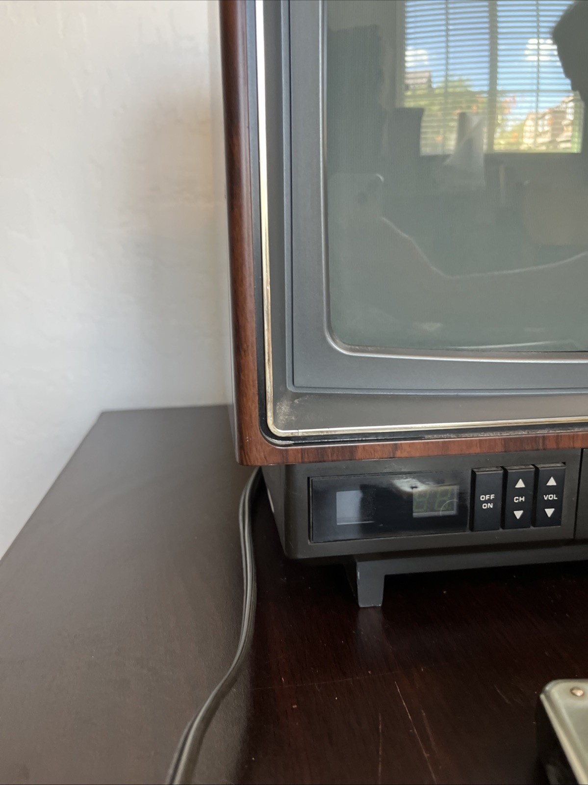 Zenith Space Command Color CRT TV SE1315W 13″ Color Retro Gaming Wood Grain