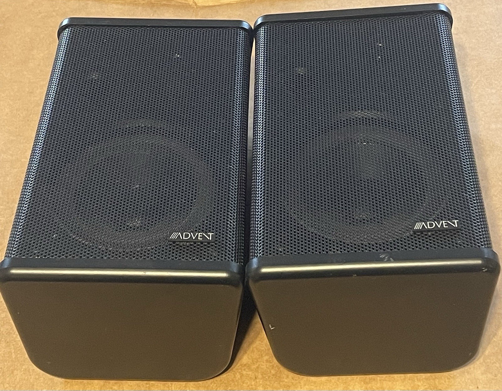 PAIR OF VINTAGE ADVENT MINI INDOOR/OUTDOOR SPEAKERS BLACK