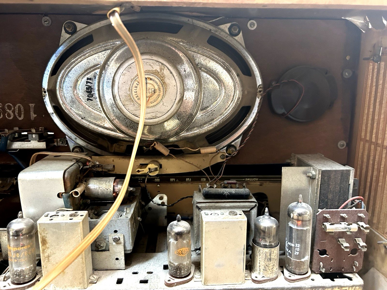Vintage 1958 Grundig 2066 Tabletop Radio West Germany AM-FM-SW