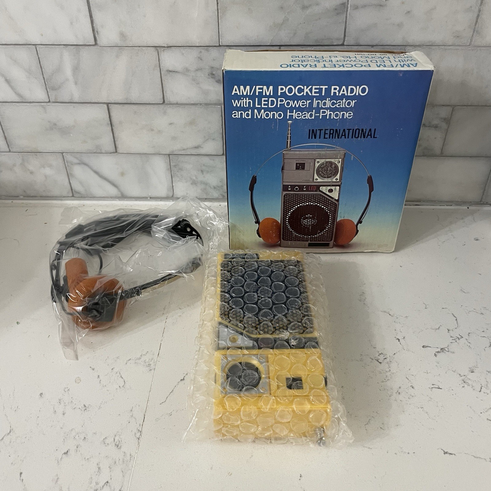 Vintage Pocket Am/FM Radio with Foam Headphones Yellow New Old Stock