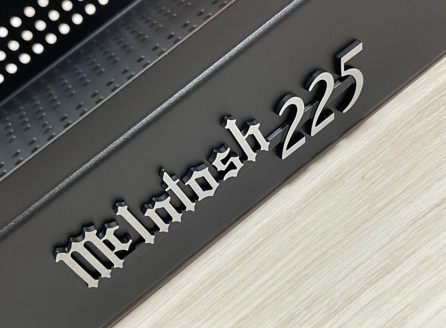 McINTOSH MC225 AMPLIFIER LOGO EMBLEM BADGE BLACK+BRUSHED – for DIY