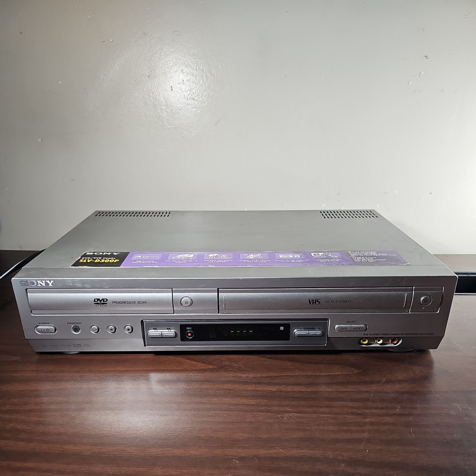 Sony SLV-D300P Recorder Player Combo Parts And Repair Only VCR/DVD NOT WORKING