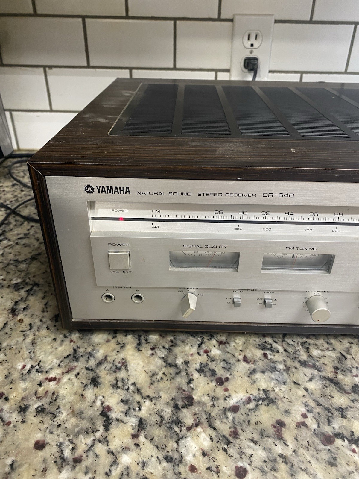 Vintage Yamaha CR-640 AM/FM Stereo Receiver **READ**