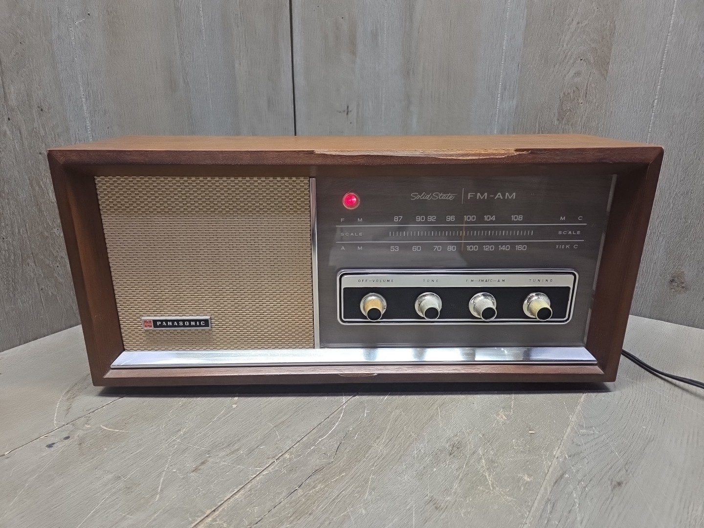 VINTAGE PANASONIC SOLID STATE FM AM MODEL RE-756 10 TRANSISTOR WOOD CASE (Works)
