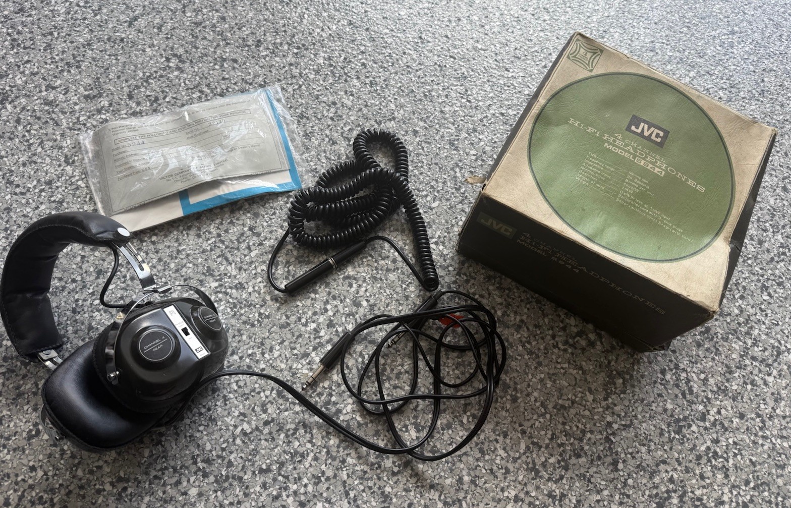 JVC Hi-Fi 4 Channel Headphones Model 5944 Vintage Black Chrome 8 Ohms Wired