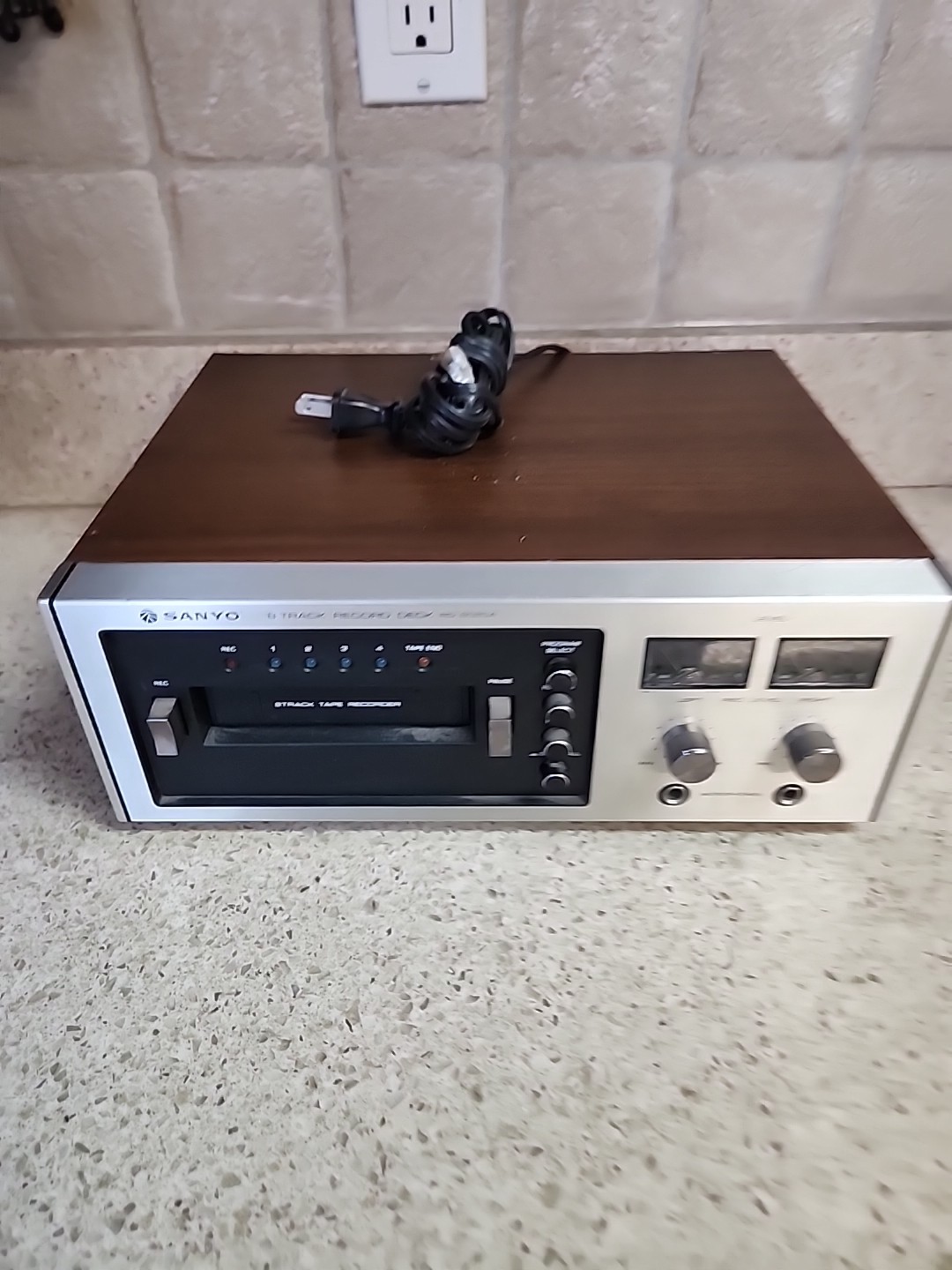 Vintage Sanyo 8 Track Player/Recorder RD 8020A Made in Japan Untested