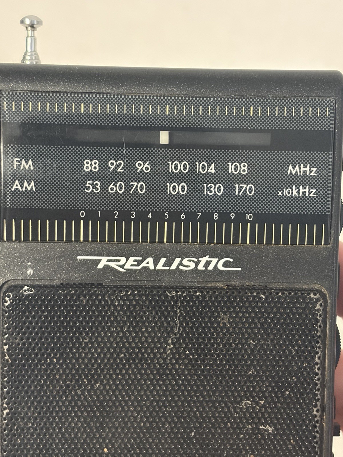 Realistic Radio Shack Hand AM/FM Radio M# 12-725 Tested