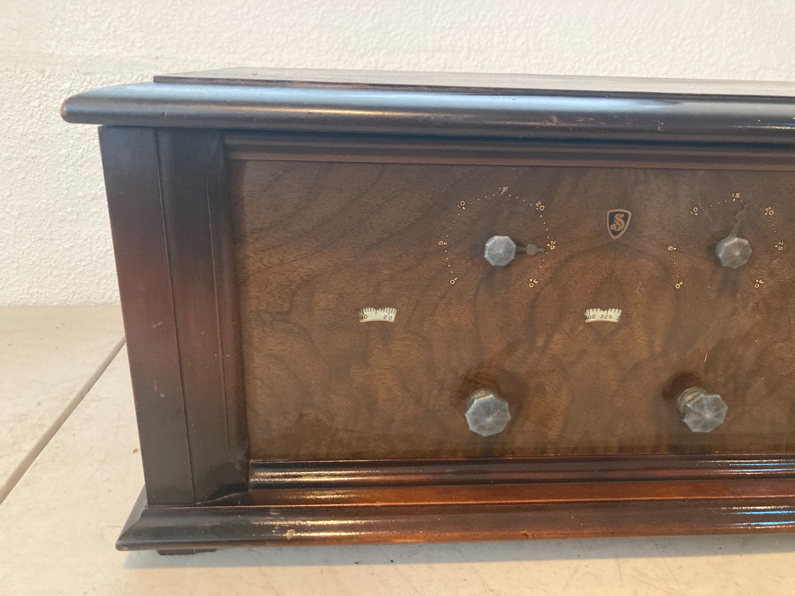 Antique Stewart-Warner Wood Case Radio Model 300 Series – Art Deco Tabletop Tube