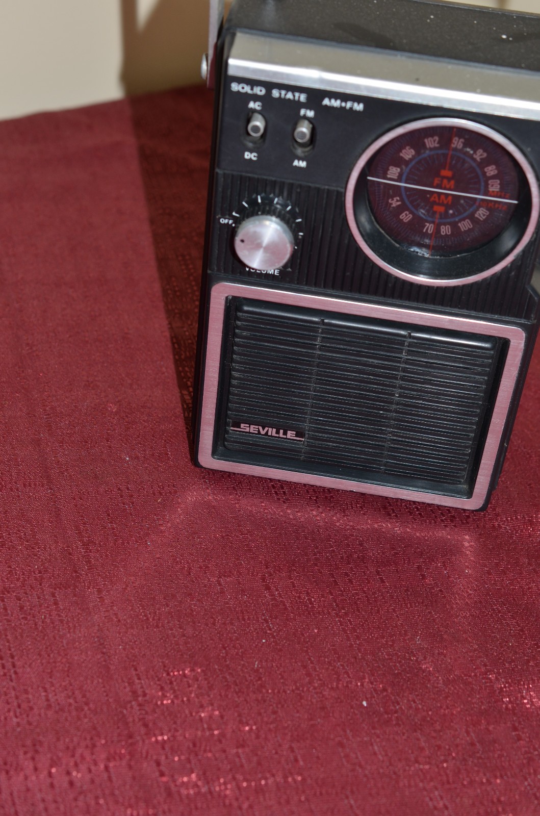 vintage radio Seville solid state FM AM radio 1801AFM
