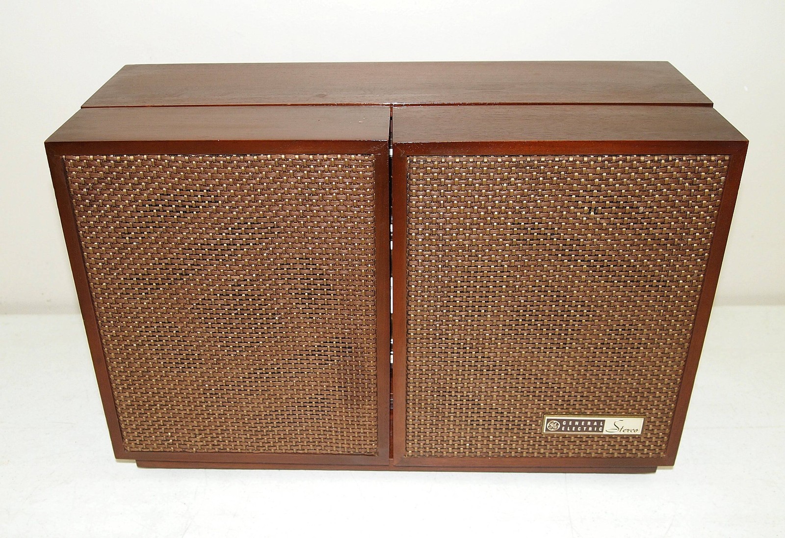 Nice!! Works!! Vtg MCM GE #T1025A AM/FM Stereo Tabletop Radio FOLDING SPEAKERS