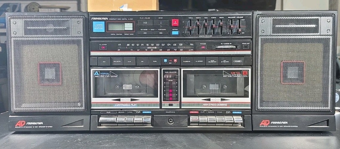Vintage Soundesign Model 4949 AM/FM Radio Cassette Player Boombox No CD Player