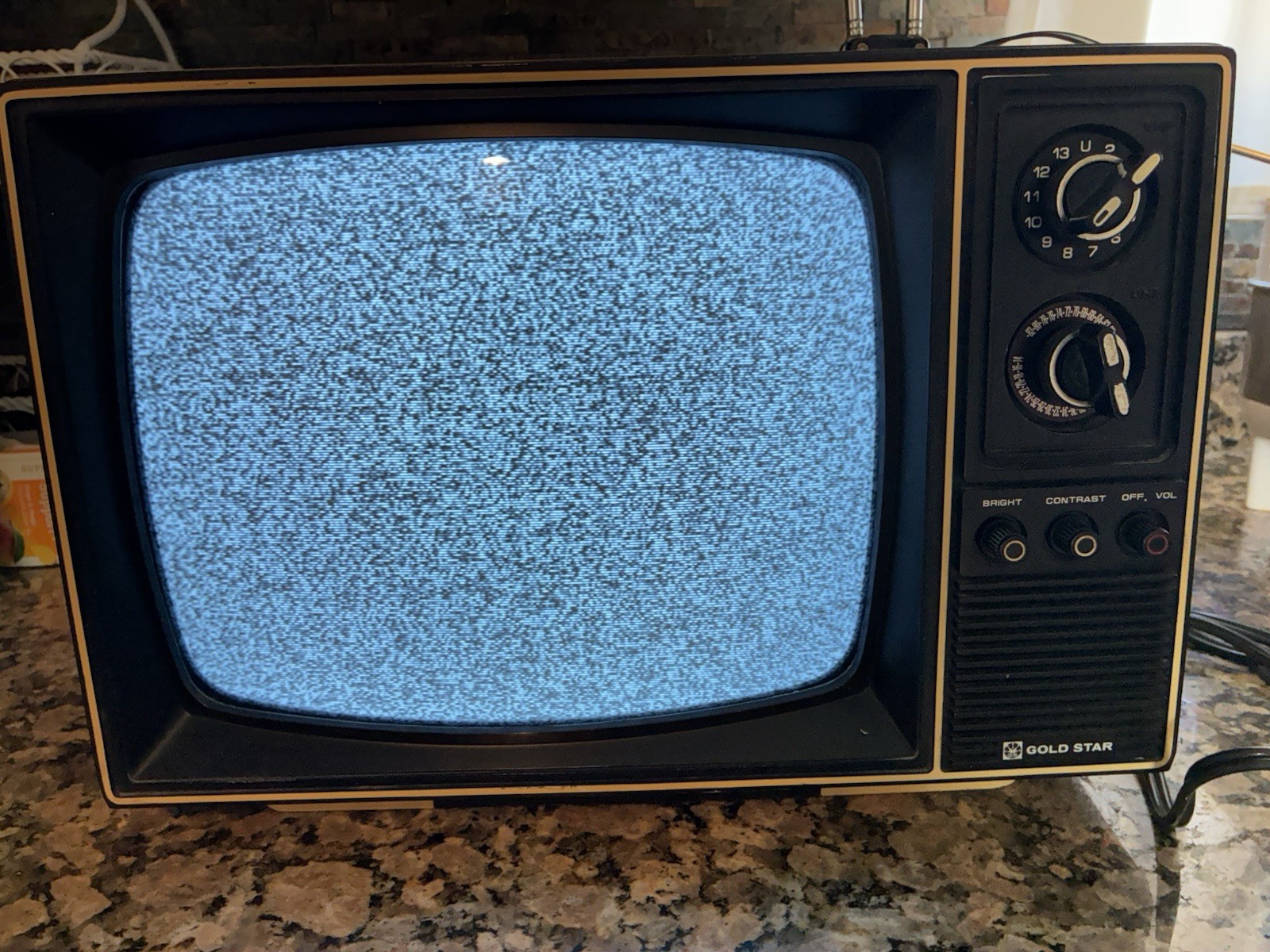 VINTAGE GOLD STAR CRT TV Yellow Retro Black & White 1982 UHF VHF w Antenna