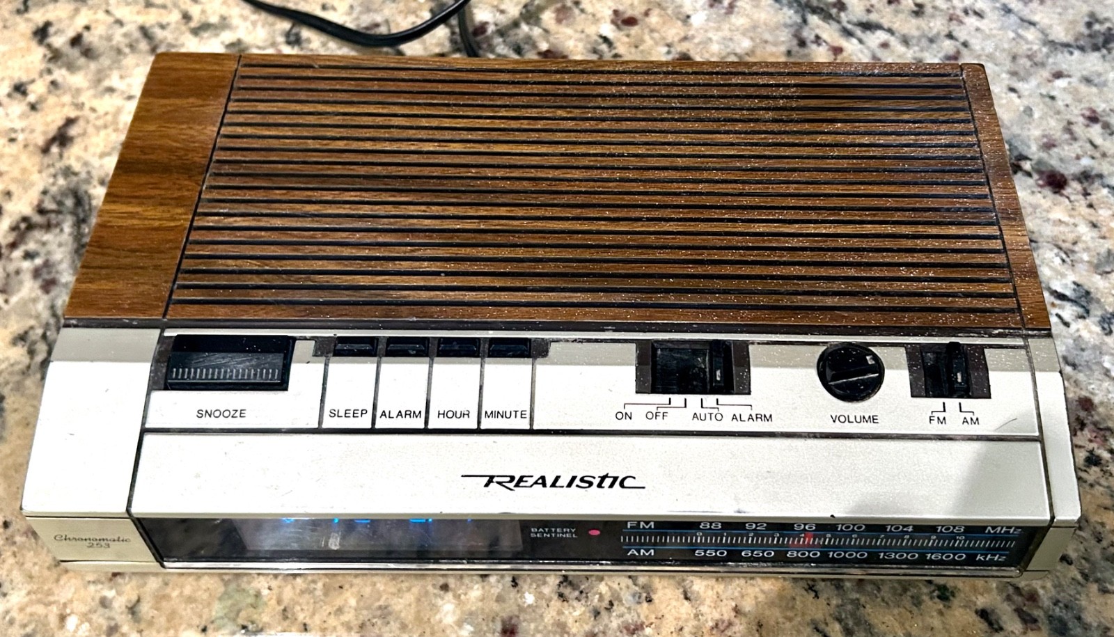 Vtg Realistic Chronomatic 253 AM/FM Clock Radio Wood Grain Blue Display WORKS