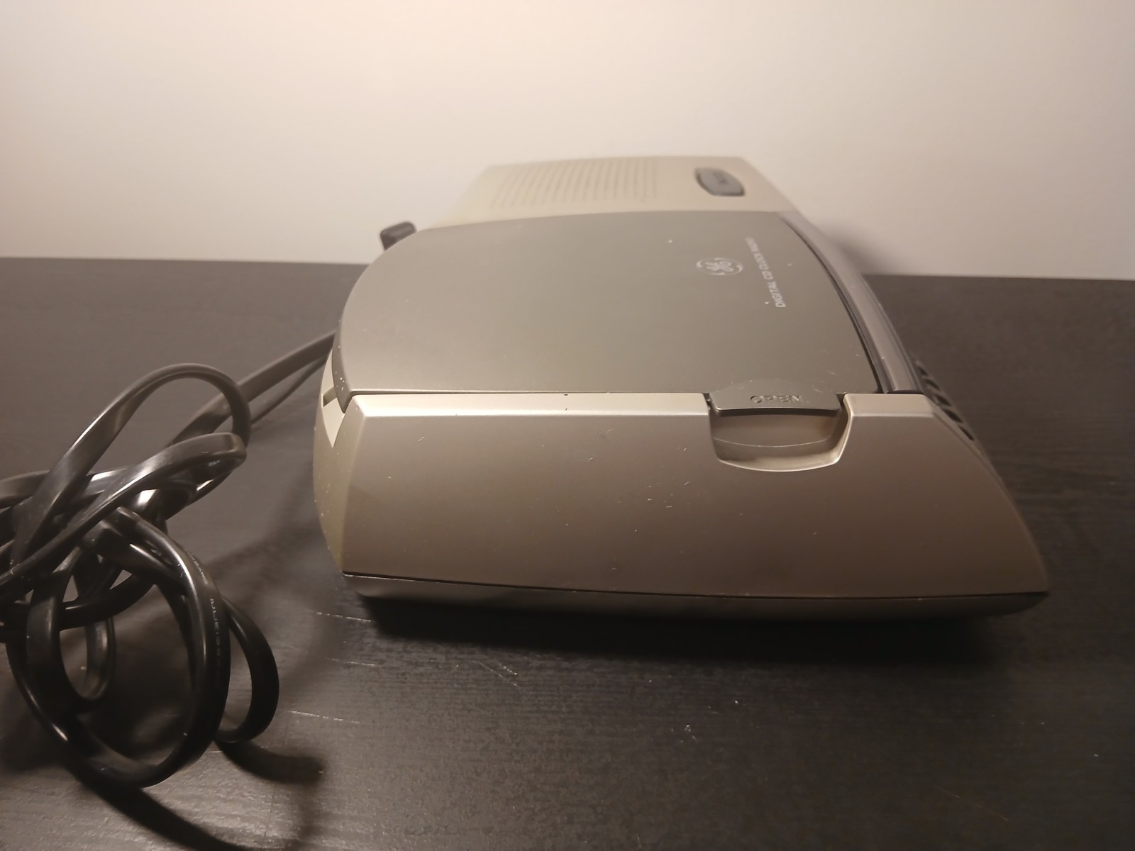General Electric 7-4895A Rare Vintage Digital CD Player AM/FM Radio Alarm Clock