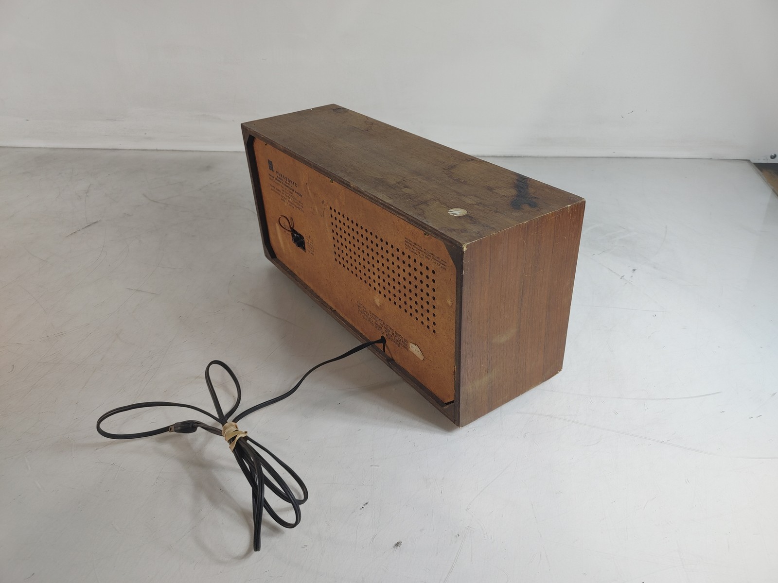 Vintage Panasonic RE-756 Solid State FM-AM Radio