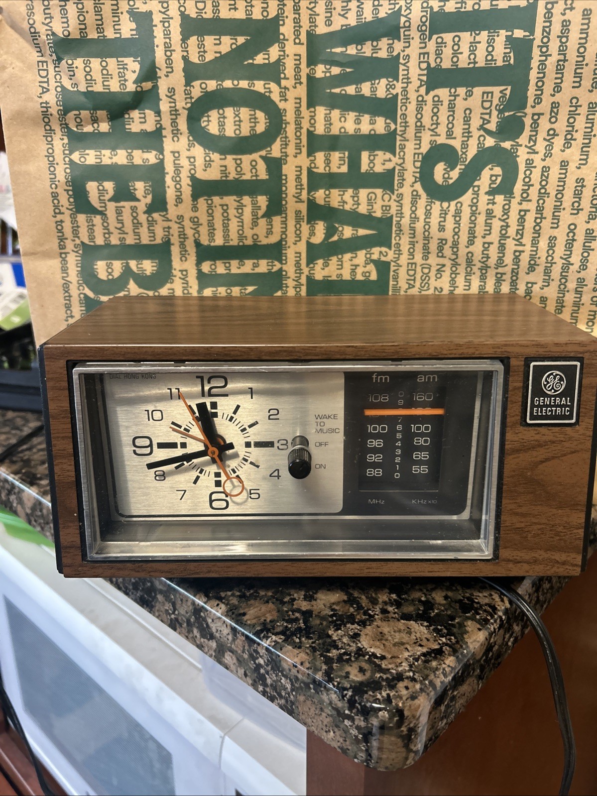 General Electric AM/FM Alarm Clock Radio (Model No. 7-4550C) WORKS