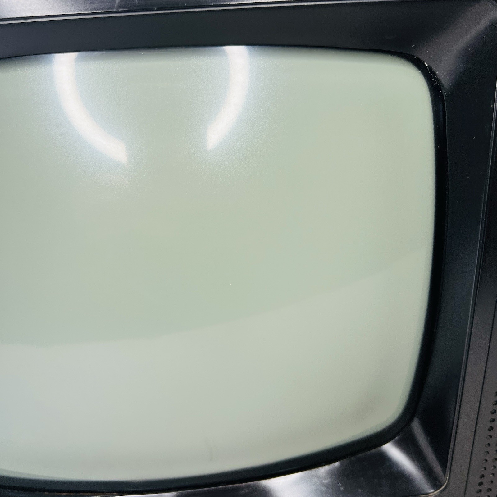 Vintage 1983 RCA 12″ Solid State B&W TV Retro Gaming Model AJR 120W Wood Grain