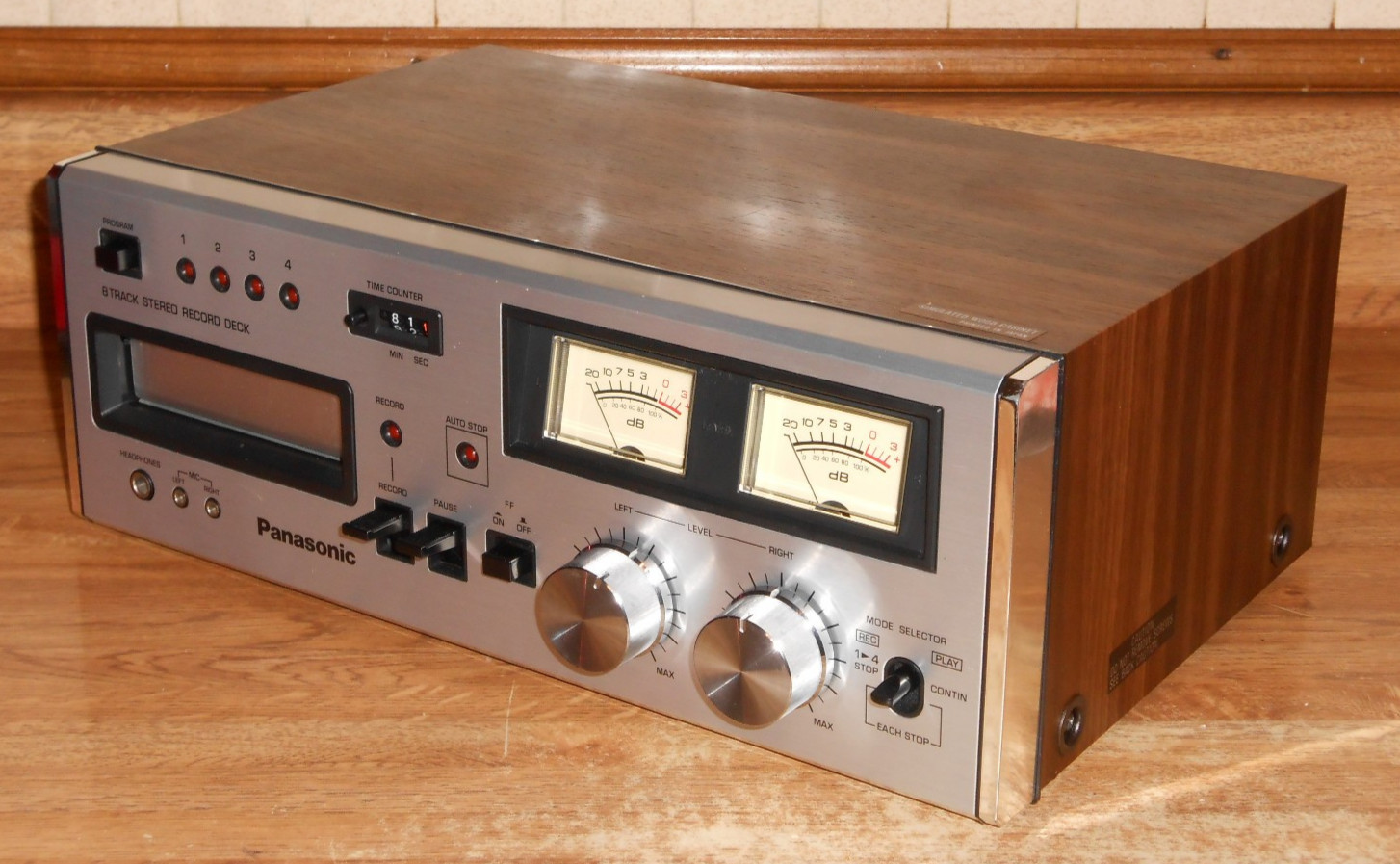 PANASONIC 8-TRACK STEREO PLAYER/RECORDER RS-808 FANTASTIC CONDITION & WORKS GOOD