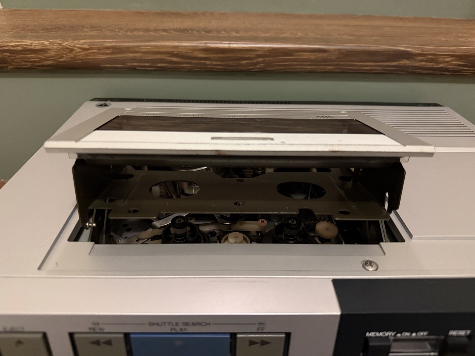 JVC HR-7100U ***FOR PARTS NOT WORKING*** The Goldbergs VHS VCR Player