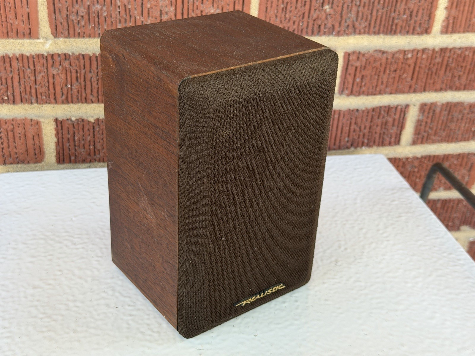 SINGLE Vintage Realistic Minimus-7W Walnut Speaker (40 Watt @ 8Ohms) 40-2039B