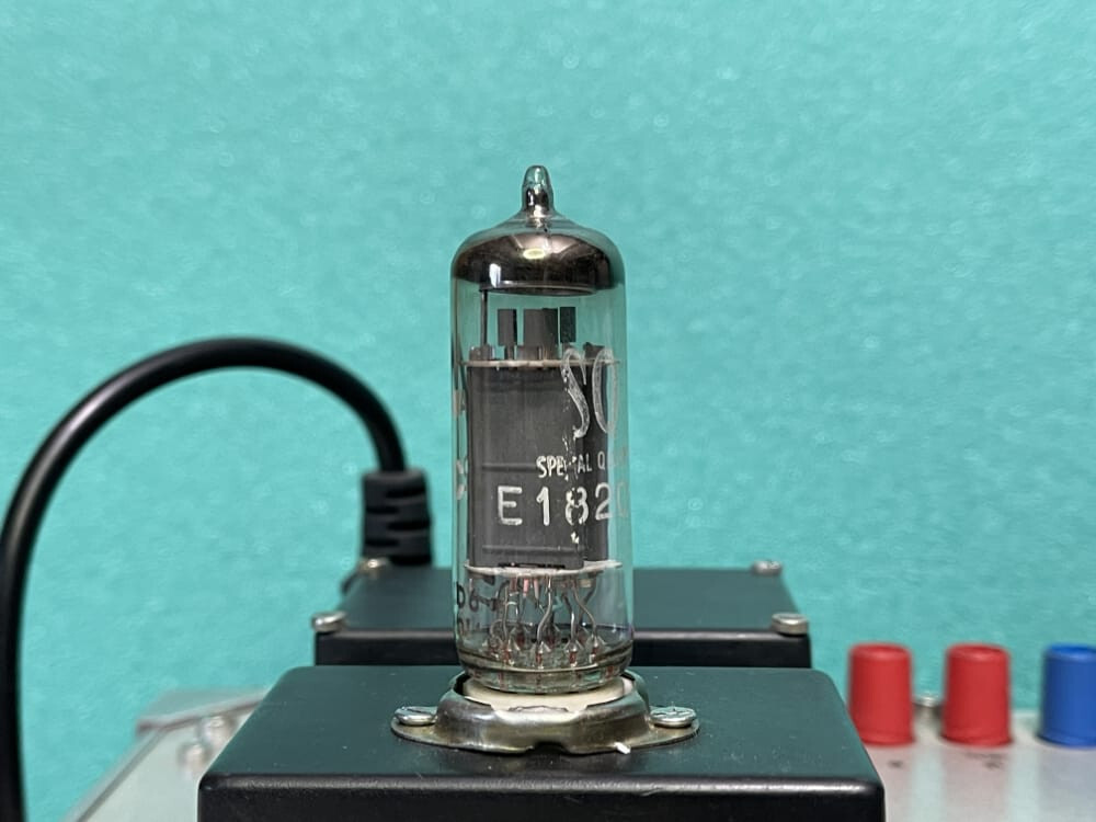 E182CC/ 7119 PHILIPS SQ GOLD PIN IN ADZAM BOX TESTED WITH ROETEST V10 NOS/NIB