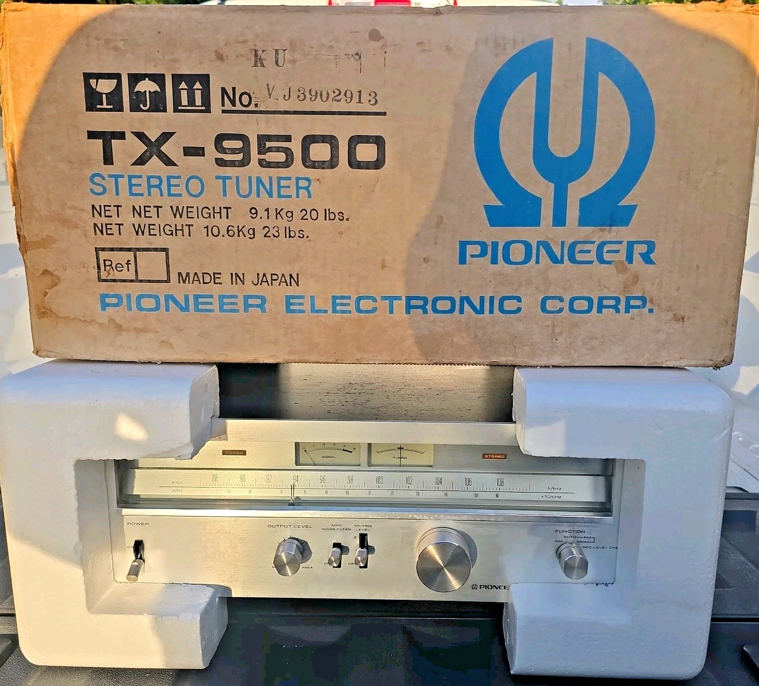 Vintage Pioneer Stereo Tuner Model TX-9500 in Original Box
