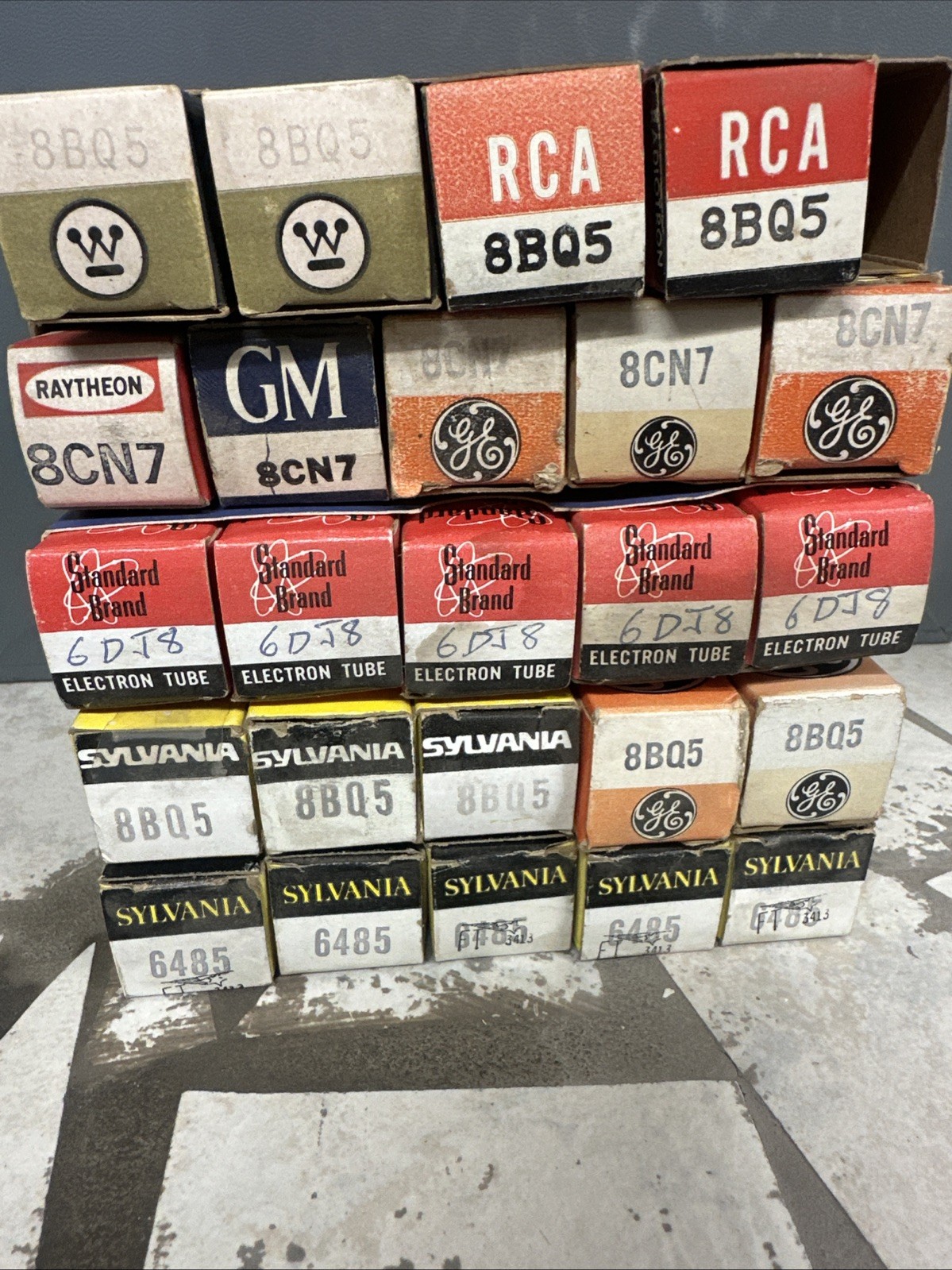 Vintage Audio Vacuum Tubes Lot 24 Pcs 6DJ8 ECC88 8BQ5 EL84 8CN7 RCA GE Sylvania