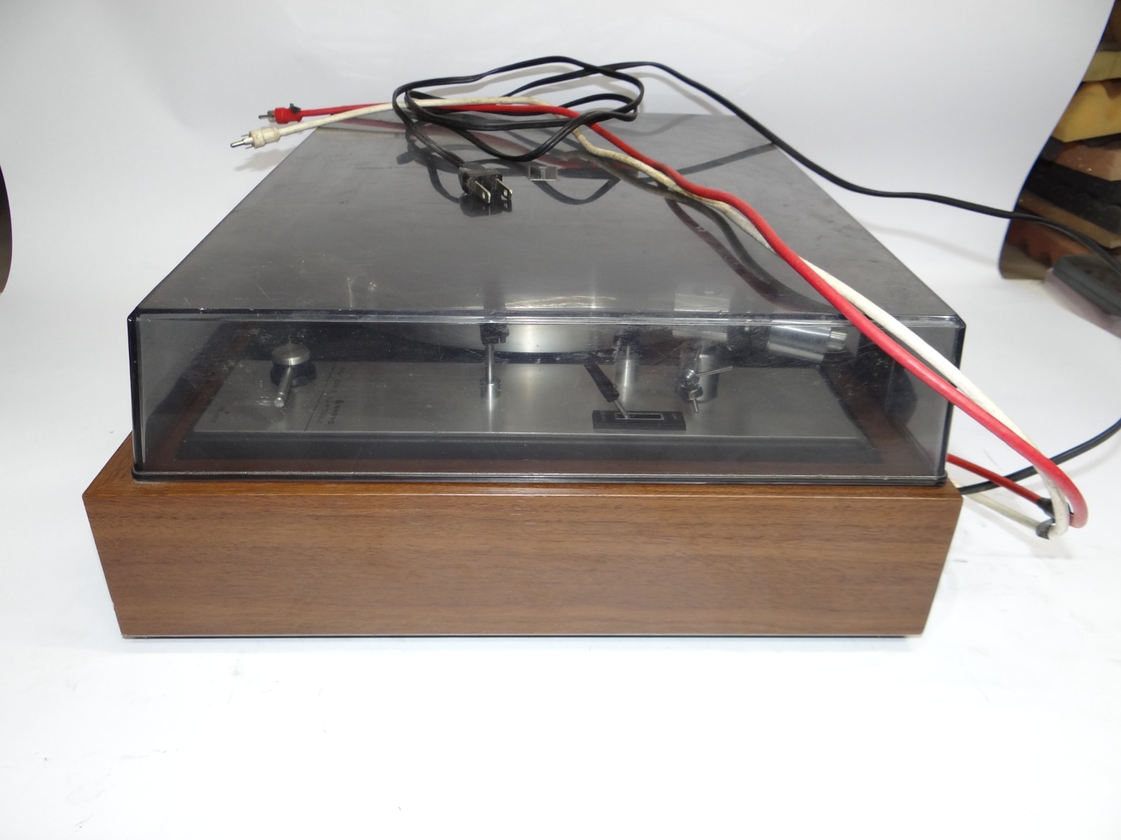VINTAGE MADE IN JAPAN BELT DRIVE SANYO TURNTABLE TP 600SA With Wood Plinth