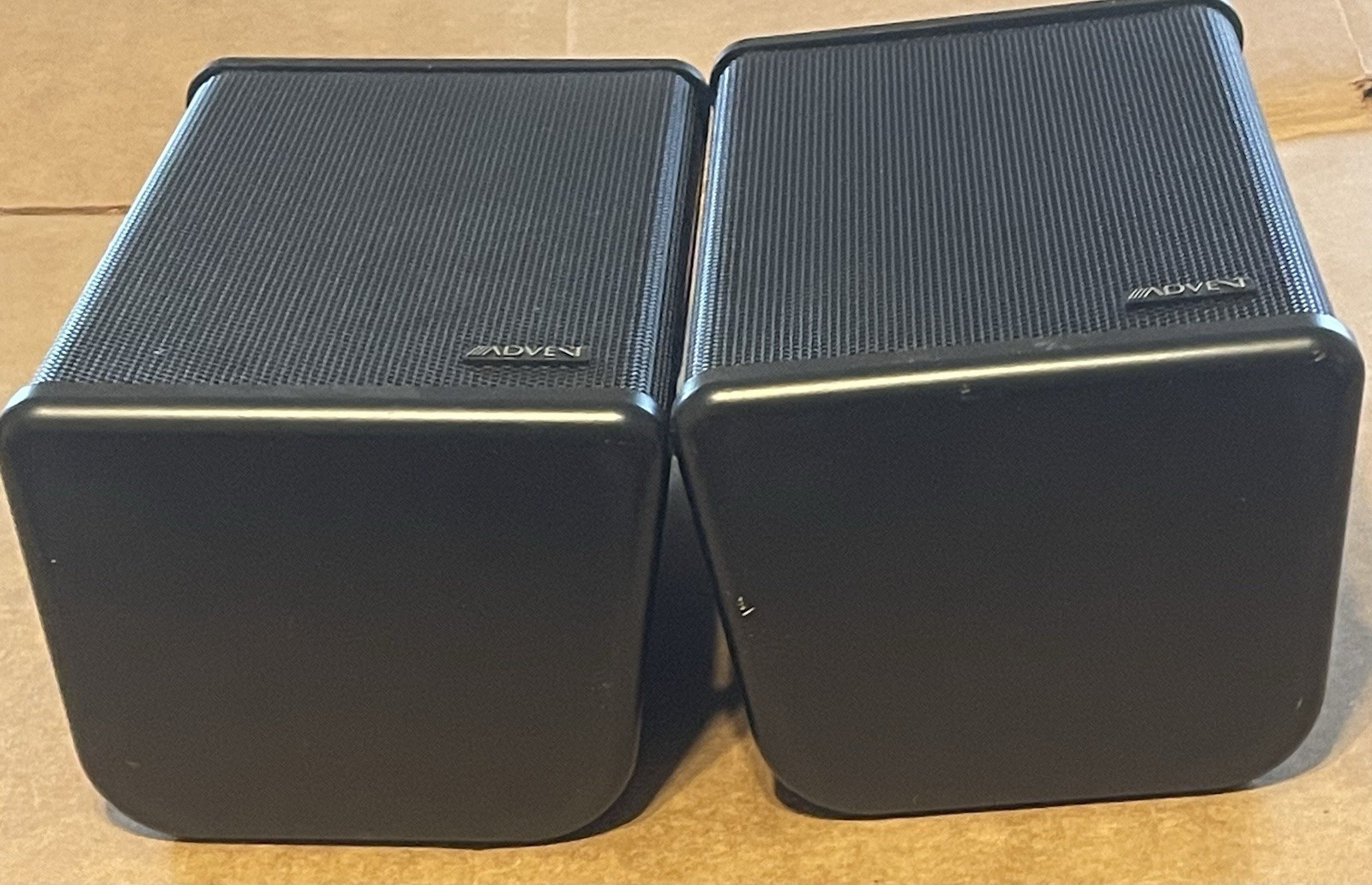 PAIR OF VINTAGE ADVENT MINI INDOOR/OUTDOOR SPEAKERS BLACK