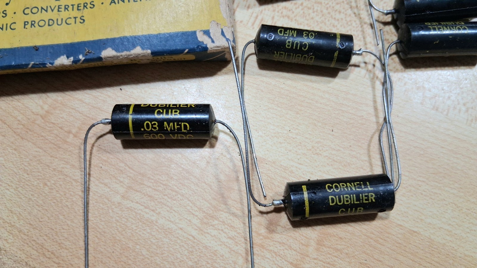 Lot of 8 NOS Cornell Dubilier .03 uf 600v Cub Axial Capacitors Molded PIO