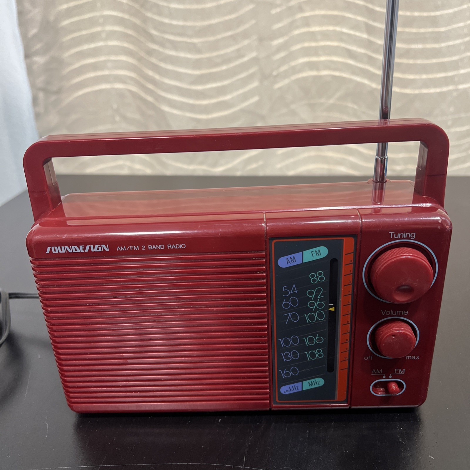 Vintage 1980s SOUNDESIGN Maroon AM FM Radio Player #2216BUR Tested