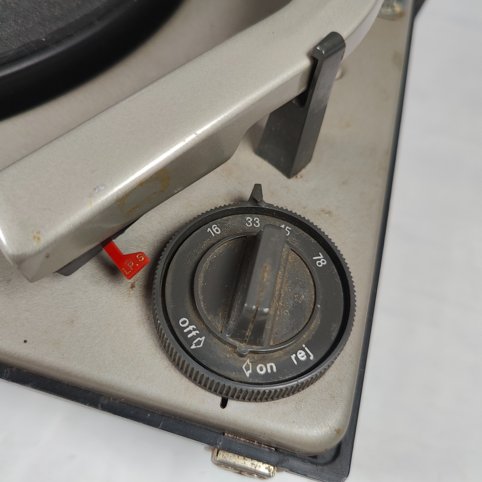 Vintage General Electric Model 200 “Mustang” Portable Record Player For Parts