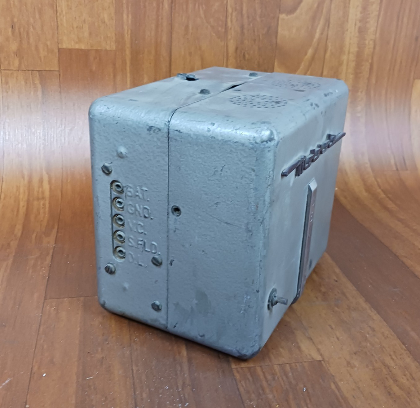 Vintage 1941 Motorola Model 351 Universal Auto Car AM Radio Automobile