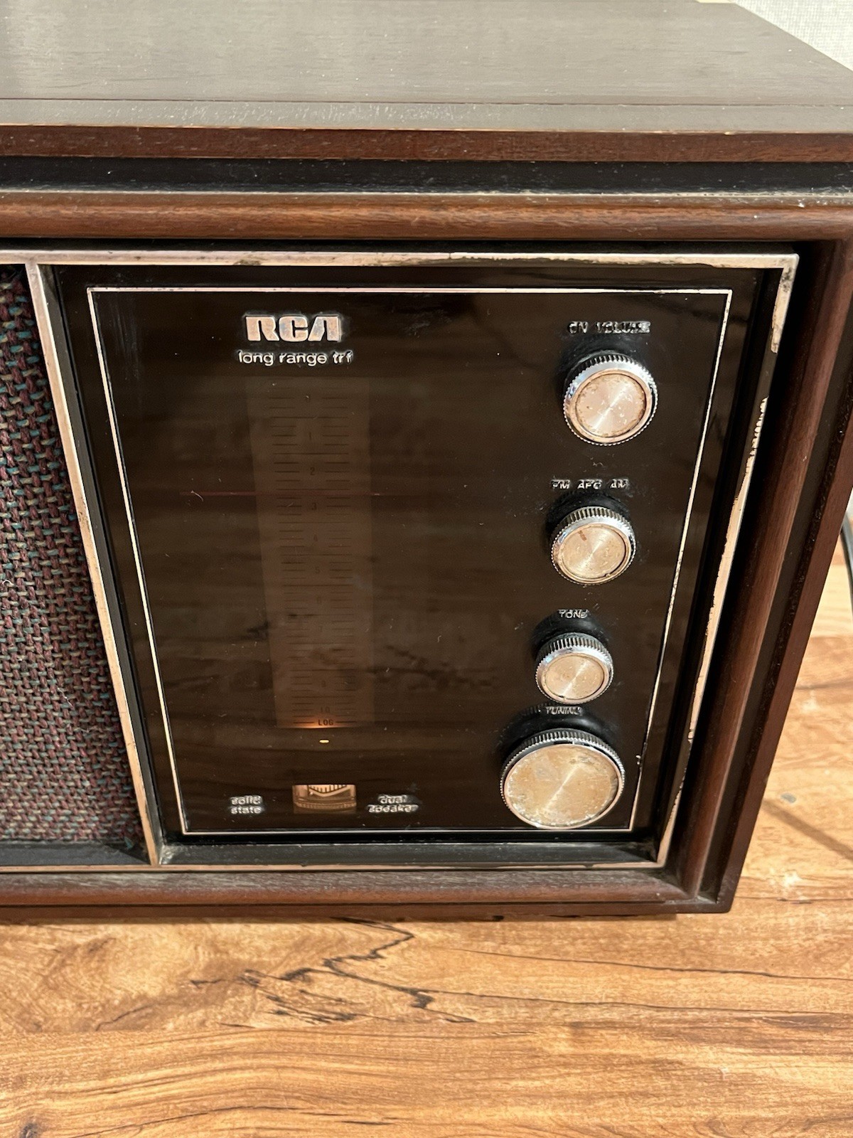 RCA Long Range TRF Solid State Radio RZC275W Walnut (Works – Read)