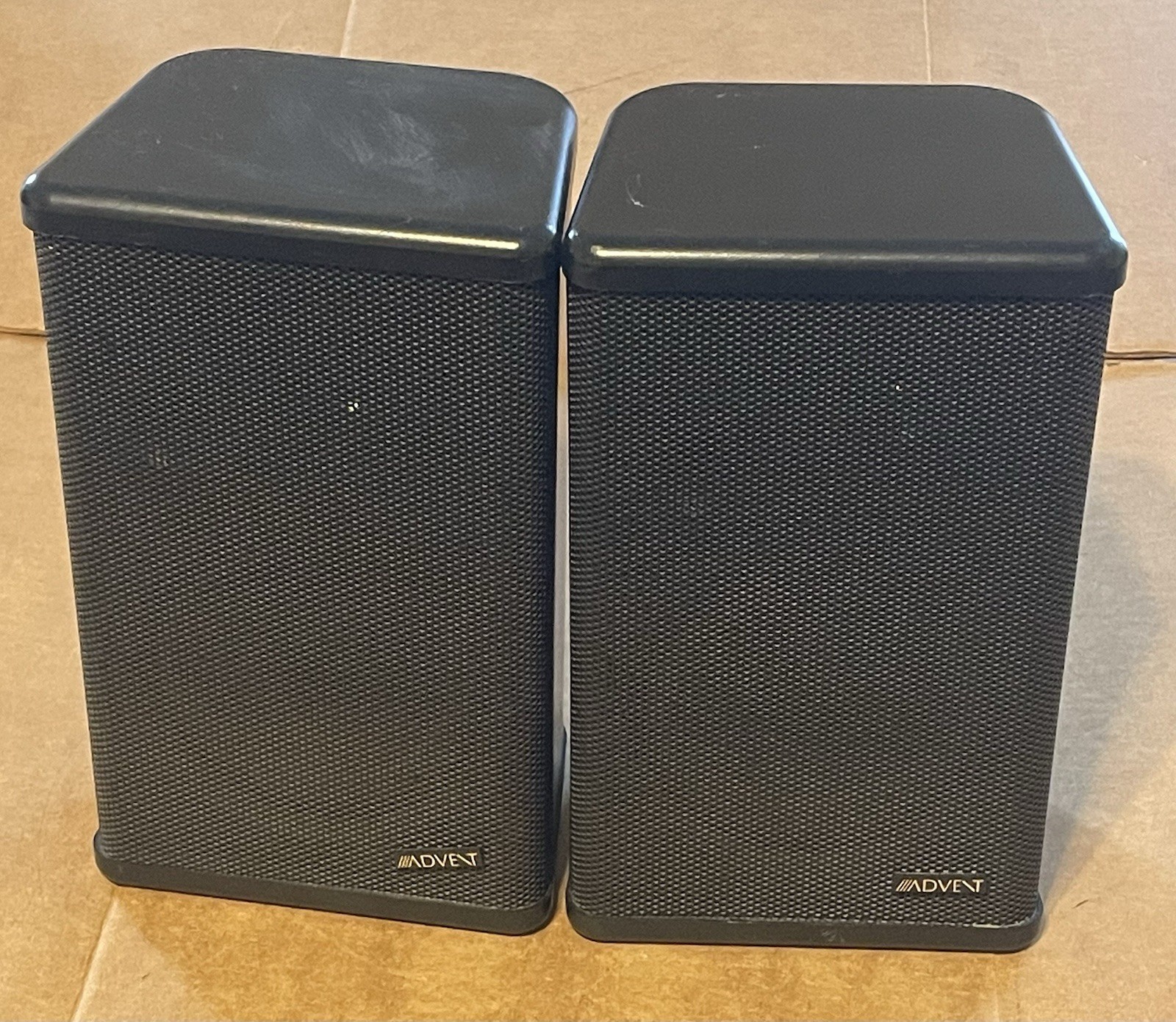 PAIR OF VINTAGE ADVENT MINI INDOOR/OUTDOOR SPEAKERS BLACK