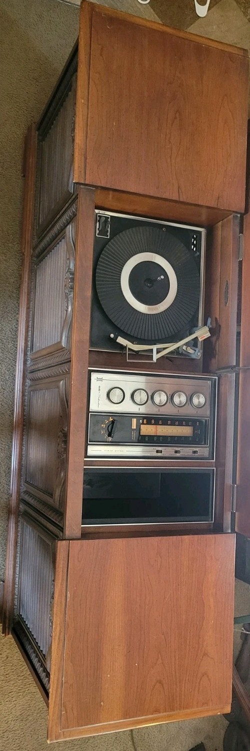 Vintage Sears Silvertone Stereo Phonograph Radio FM/AM Model 3076 Colonial