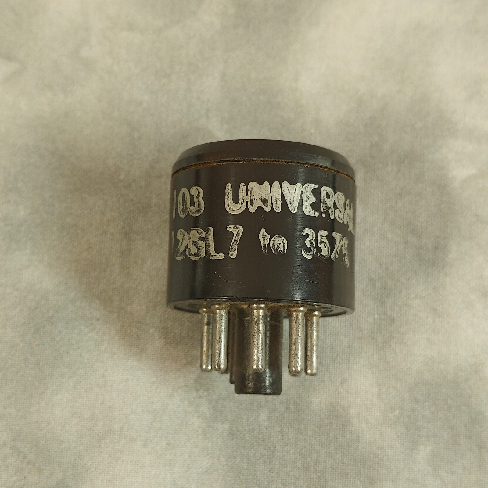 Vintage Universal No.103 28L7-to-35Z5 Octal Tube Adapter Plug, 8-Pin Converter